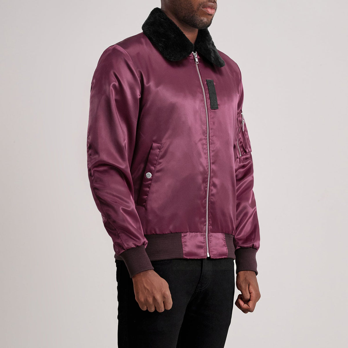 Maroon Satin Bomber Jacket - عرض خلفي يوضح تفصيل الأكتاف وحاشية السترة المتقنة
