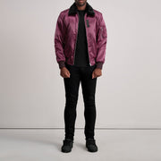 تفاصيل مقربة of Removable faux fur collar &amp; Zipper Hardware on Clyde B-15 عنابي جاكيت بومبر جلد رجالي