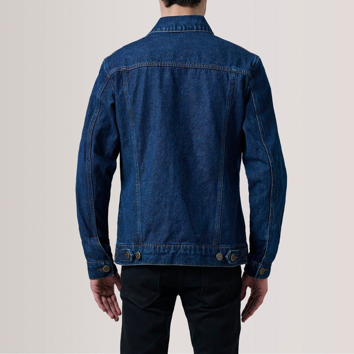 Close-Up Detail of Classic Collar &amp; Heavy-Duty Zipper Hardware on Conard Dark أزرق Denim Trucker جاكيت جلد رجالي For Men