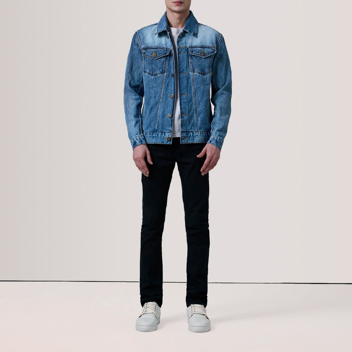 
Ice Blue Full-Grain leather Jacket - عرض خلفي يوضح تفصيل الأكتاف المتقن والحاشية النظيفة