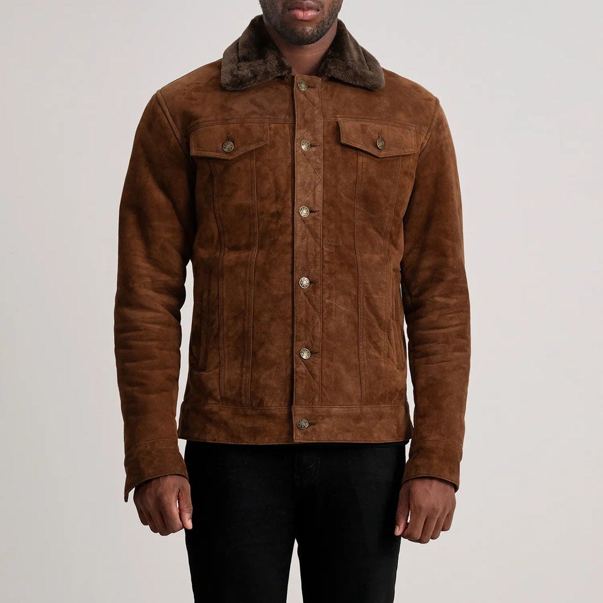 
تفاصيل مقربة of Classic Collar & Button Hardware on Dallis بني Suede Shearling Trucker جاكيت جلد رجالي