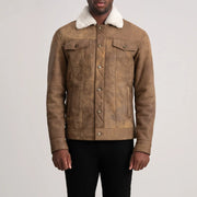 
تفاصيل مقربة of Classic Collar & Button Hardware on Dallis Snuffed Brown Shearling Trucker Jacket