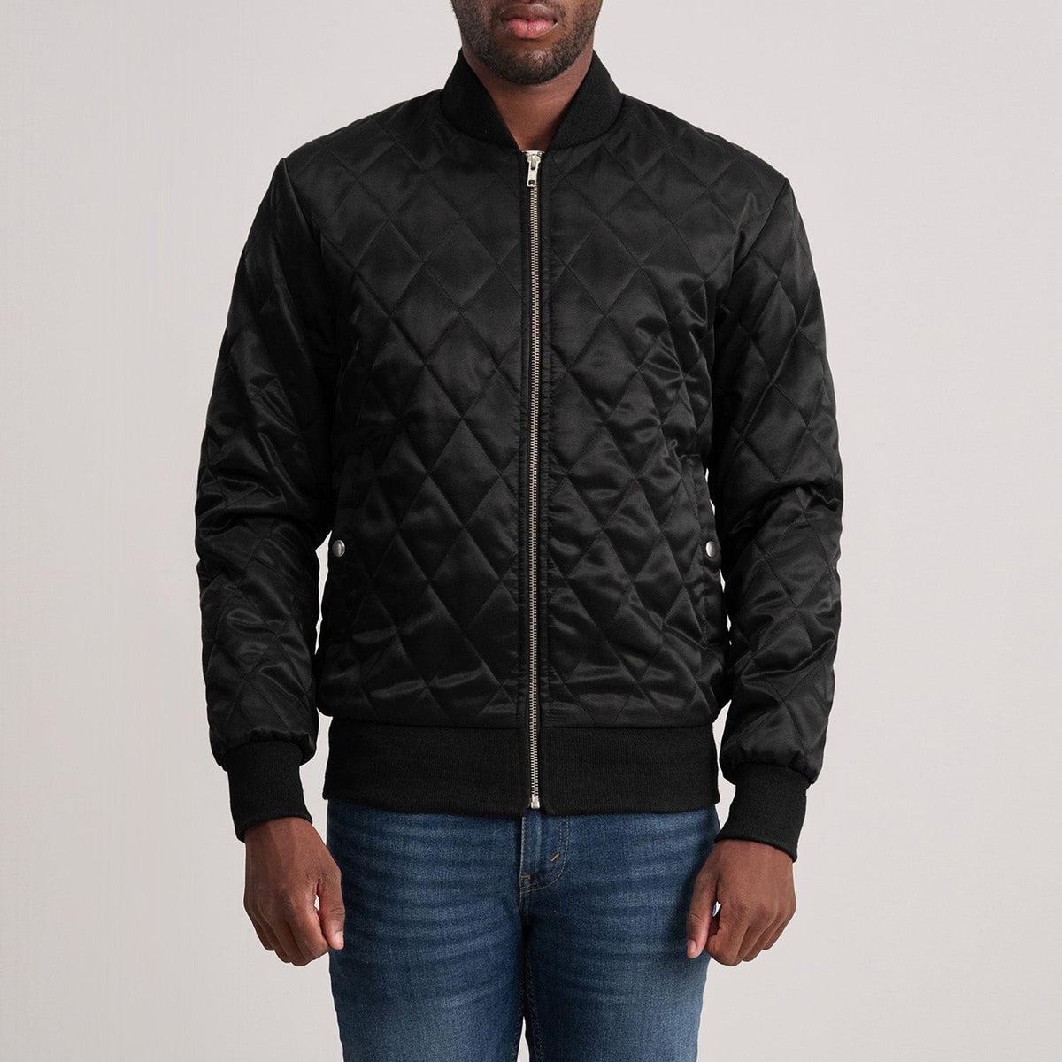
Danson مبطن ومحاك أسود Varsity جاكيت جلد رجالي in Black Satin - عرض أمامي وقَصّة مفصلة أنيقة | شراء أونلاين عبر المتجر الرسمي