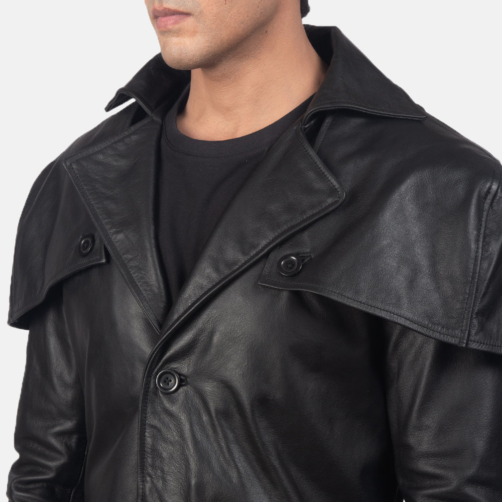 Close-Up Detail of Classic Collar &amp; Buttons + Belt Hardware on Men's Deux أسود Leather Duster رجالي