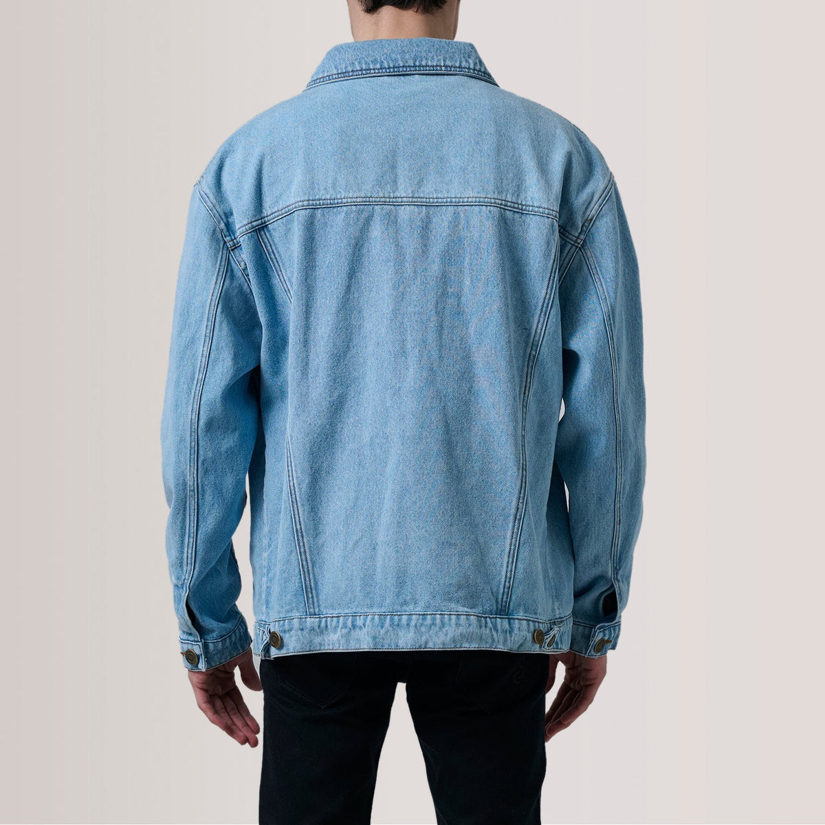 
تفاصيل مقربة of Classic Collar & Heavy-Duty Zipper Hardware on Eddie Light أزرق Oversized Denim Trucker جاكيت جلد رجالي For Men