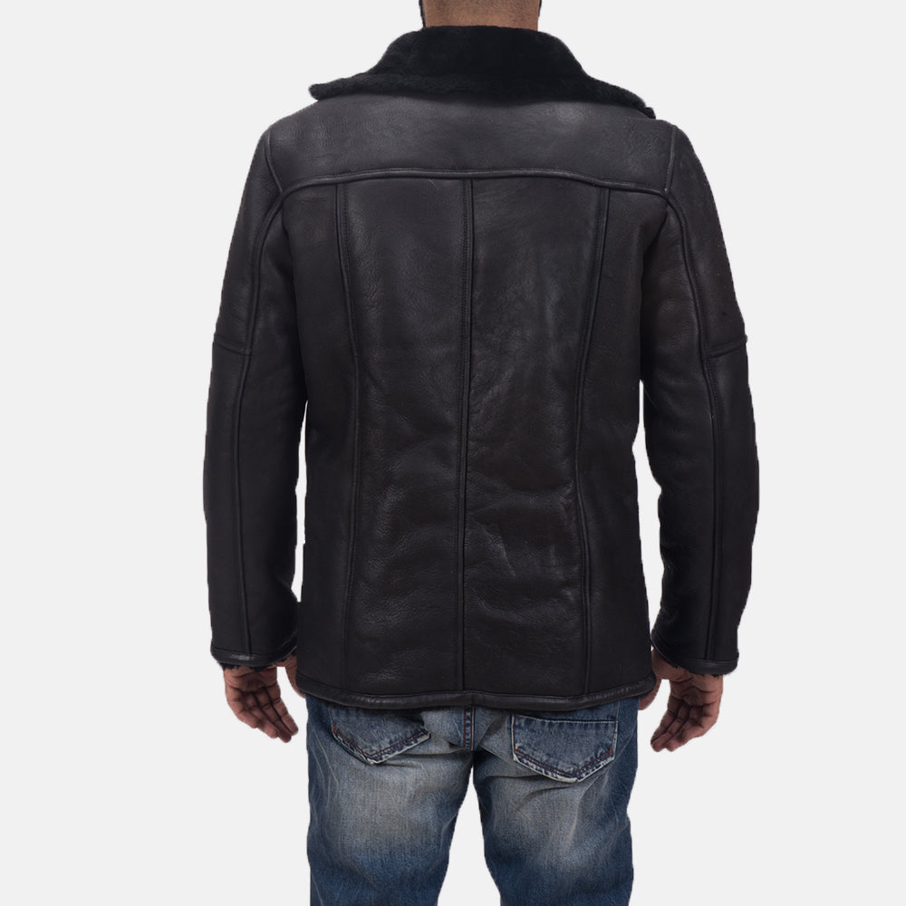 
تفاصيل مقربة of Notch & Button Hardware on Furcliff Double Face Shearling معطف جلد فاخر رجالي
