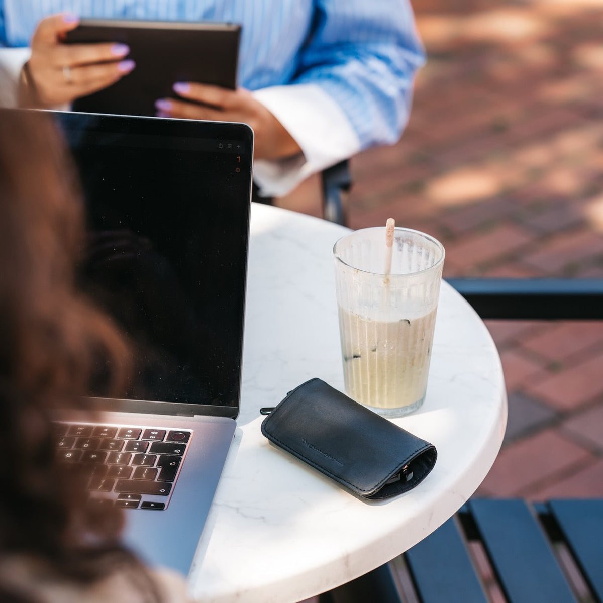 Glasses Case Maplewood نسائي - Lateral Side Profile View Showing Sleeve Cut &amp; Athletic Taper Fit