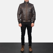 
Street Brown Leather Bomber Jacket - عرض جانبي يوضح قَصّة الأكمام المريحة
