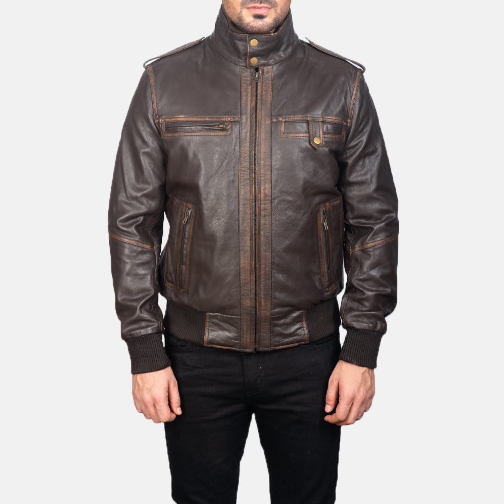 
تفاصيل مقربة of High neck & Zipper Hardware on Street Brown Leather Bomber Jacket