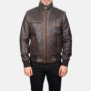 
تفاصيل مقربة of High neck & Zipper Hardware on Street Brown Leather Bomber Jacket