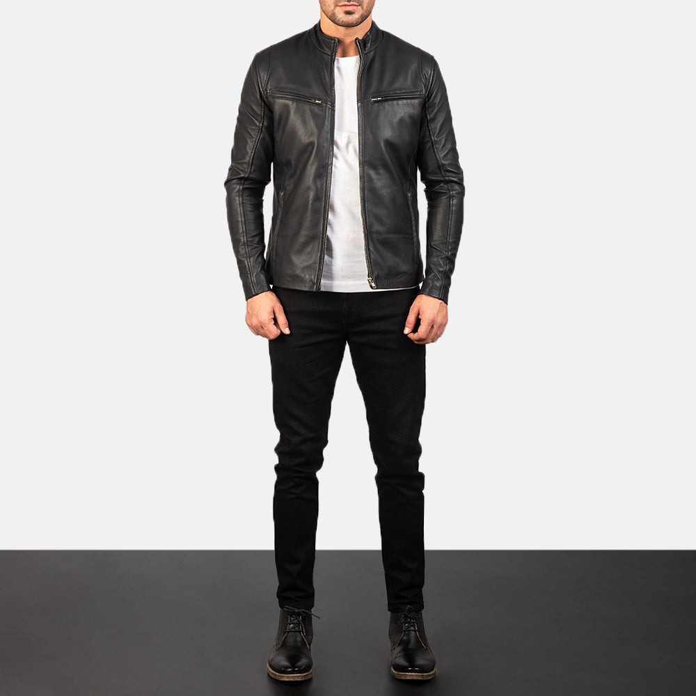 
Ionic Black Leather Jacket - عرض جانبي يوضح قَصّة الأكمام المريحة