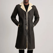 
تفاصيل مقربة of Notch & Button Hardware on Kolby Tumbled Brown Shearling Long Coat