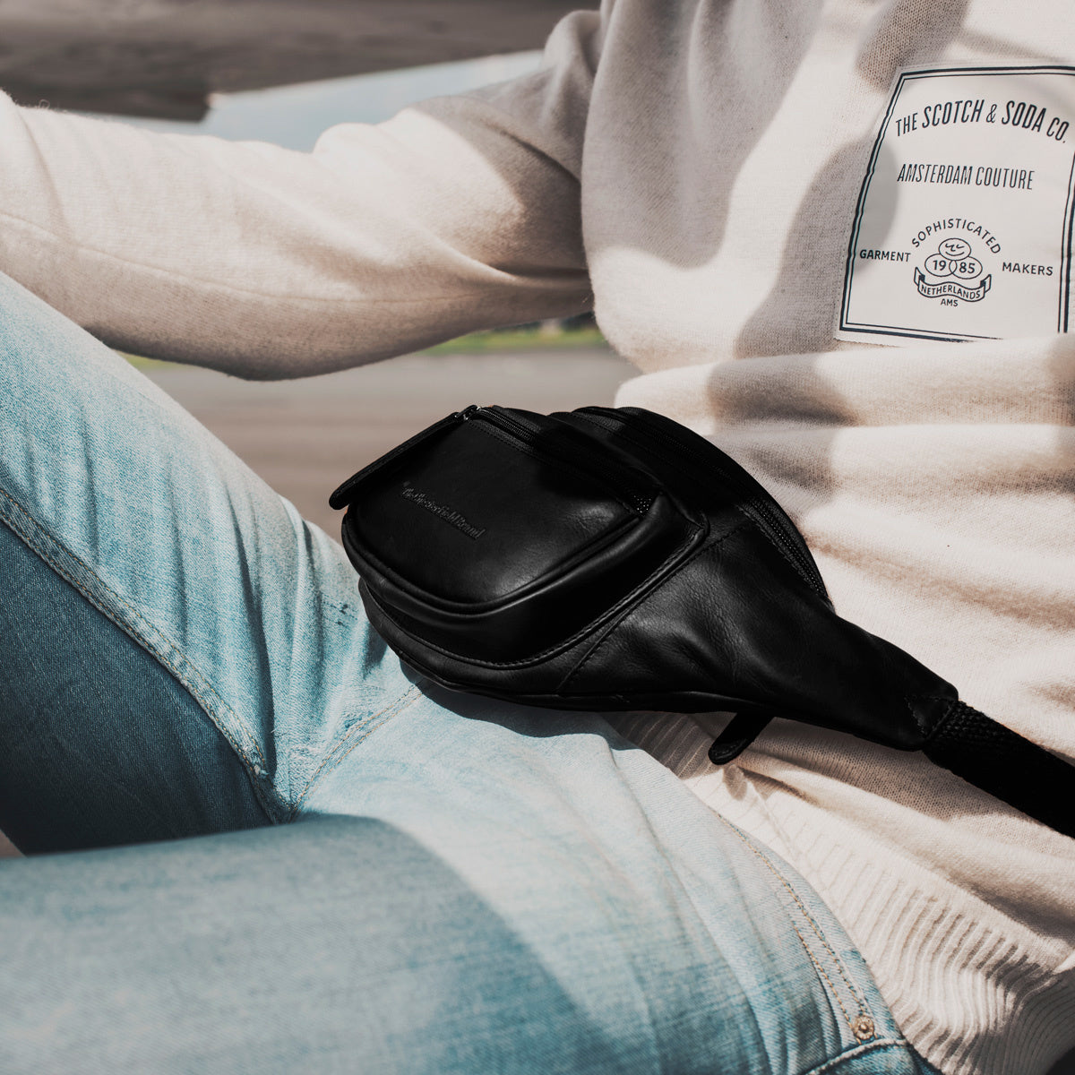 Jack Full-Grain Leather Belt Bag نسائي - Structured Side Profile Showing Gusset Depth &amp; Expansion Capacity