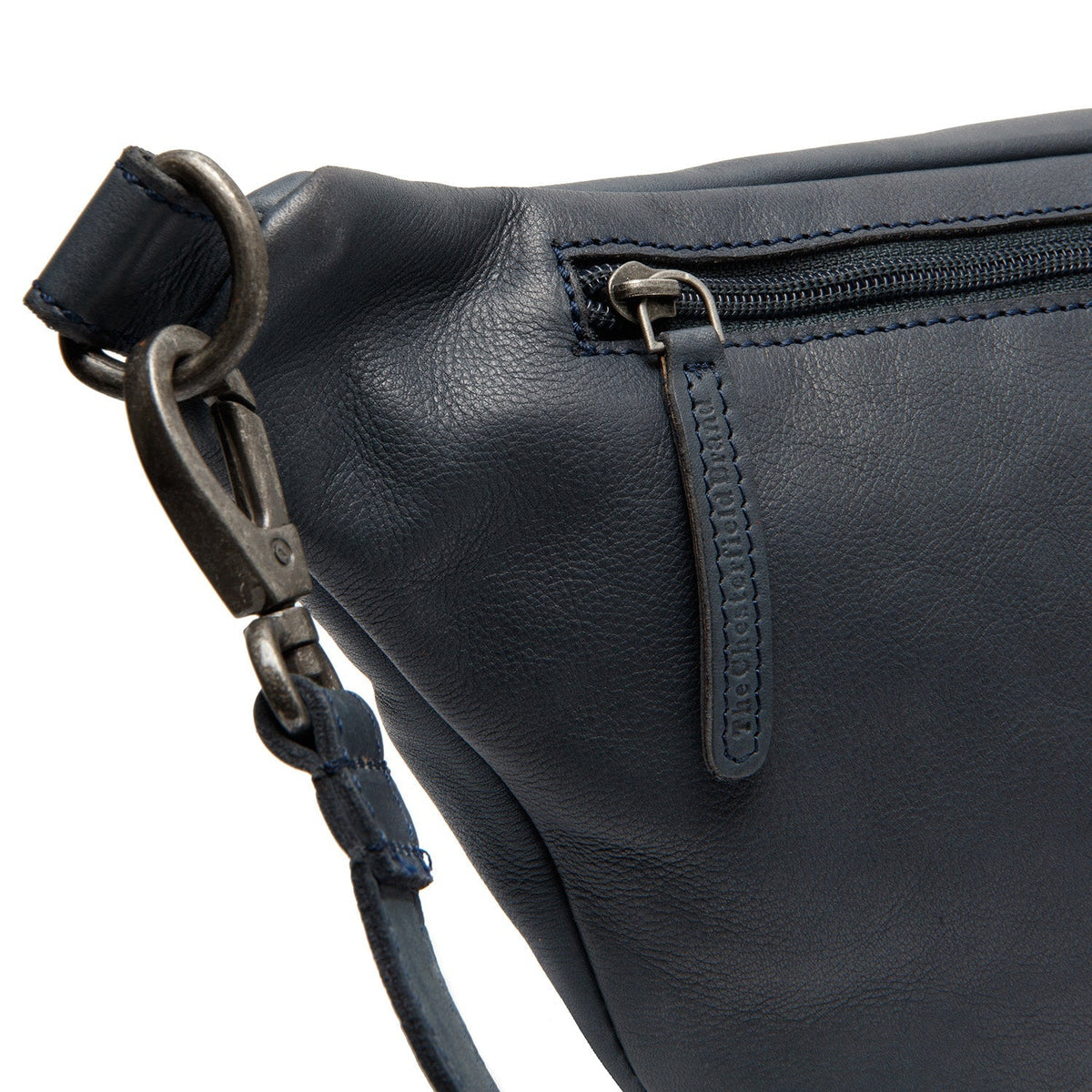 
عرض البطانة الداخلية Showing Dedicated Padded Laptop Sleeve & Multi-Compartment Organization