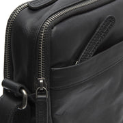 
Solid Antique Brass Hardware & Heavy-Duty Dual Zipper Detail on Alva حقيبة كروس جلدية