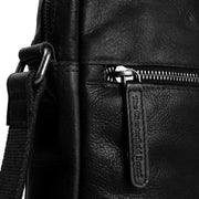 
Solid Antique Brass Hardware & Heavy-Duty Dual Zipper Detail on Dessau حقيبة كروس جلدية