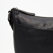 
Classic 100% Full-Grain leather Bag - عرض خلفي يوضح أحزمة الجلد المقواة والخياطة المتقنة