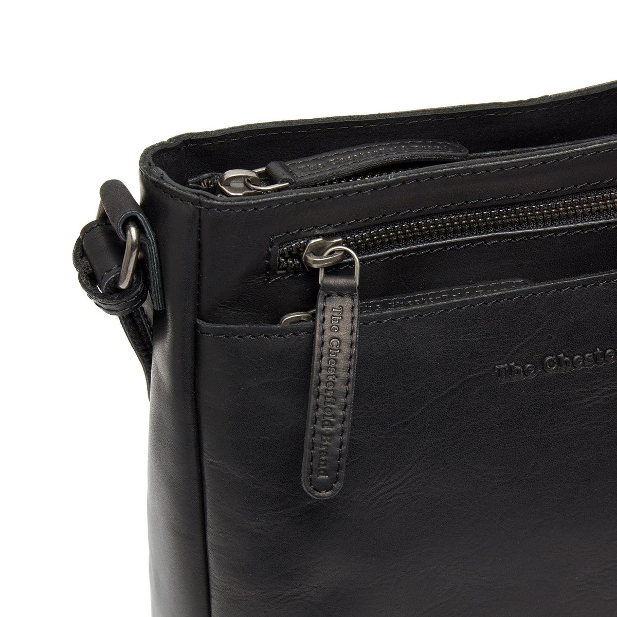 
Solid Antique Brass Hardware & Heavy-Duty Dual Zipper Detail on Mumbai حقيبة كروس جلدية