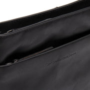 
Classic 100% Full-Grain leather Bag - عرض خلفي يوضح أحزمة الجلد المقواة والخياطة المتقنة