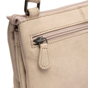 
عرض البطانة الداخلية Showing Dedicated Padded Laptop Sleeve & Multi-Compartment Organization