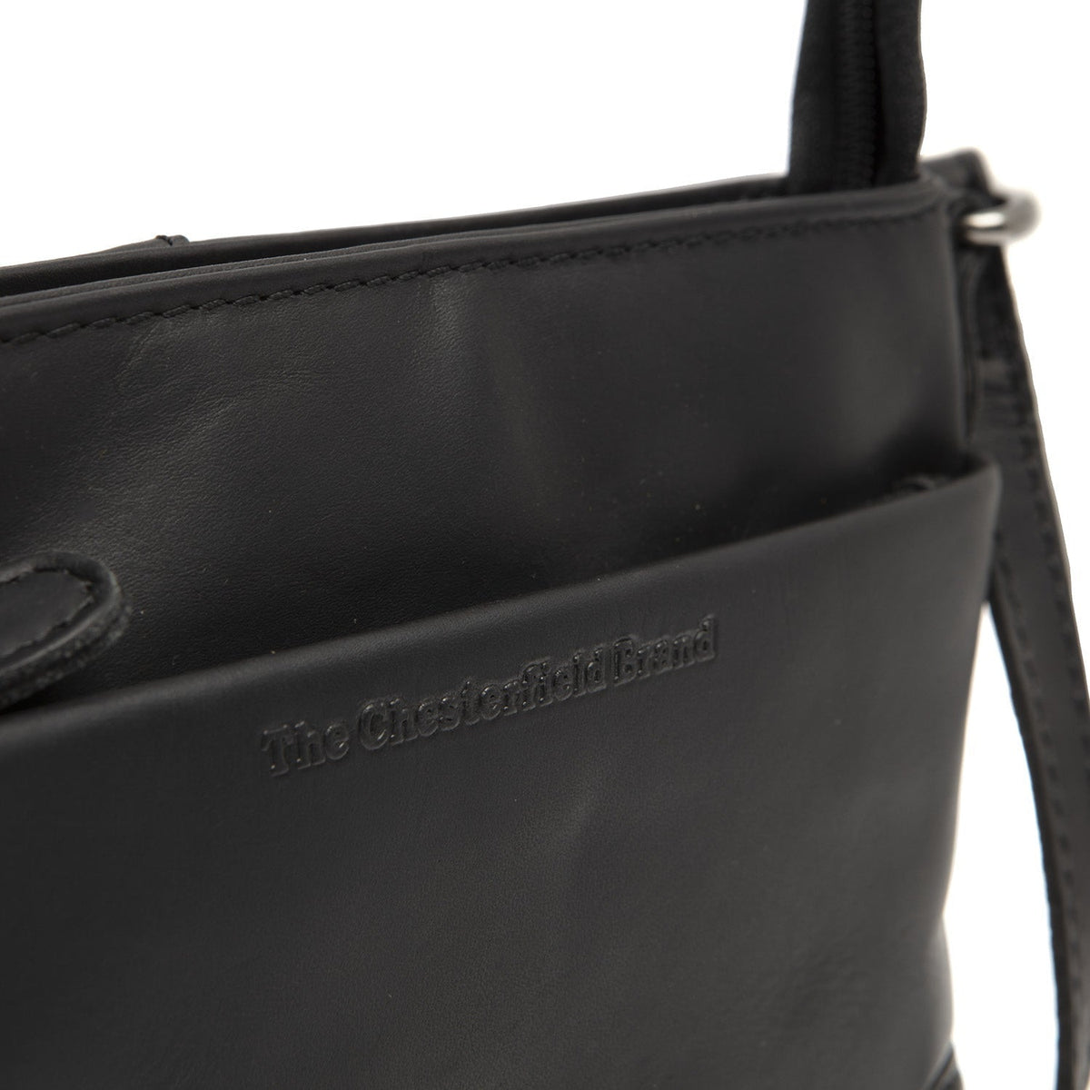 
Solid Antique Brass Hardware & Heavy-Duty Dual Zipper Detail on Salerno حقيبة كروس جلدية