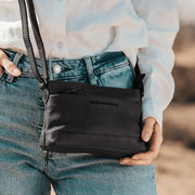 
Classic 100% Full-Grain leather Bag - عرض خلفي يوضح أحزمة الجلد المقواة والخياطة المتقنة