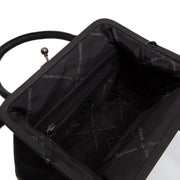 Close-Up Detail of Classic Collar &amp; Heavy-Duty Zipper Hardware on Chili Full-Grain Leather Handbag نسائي