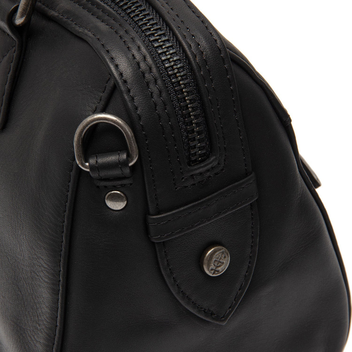
تفاصيل مقربة of Classic Collar & Heavy-Duty Zipper Hardware on Dalford حقيبة يد جلدية