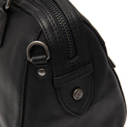 
تفاصيل مقربة of Classic Collar & Heavy-Duty Zipper Hardware on Dalford حقيبة يد جلدية