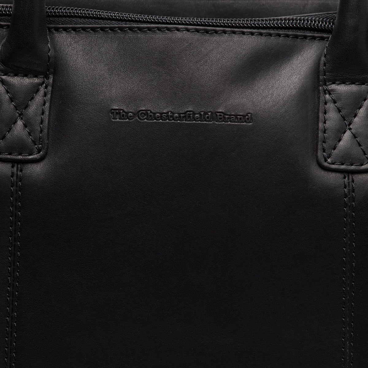 
Classic 100% Full-Grain leather Goods - عرض خلفي يوضح تفصيل الأكتاف المتقن والحاشية النظيفة