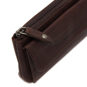 Styled Fit Perspective of Violette Full-Grain Leather Key Case نسائي on Model - Natural Daylight Drape