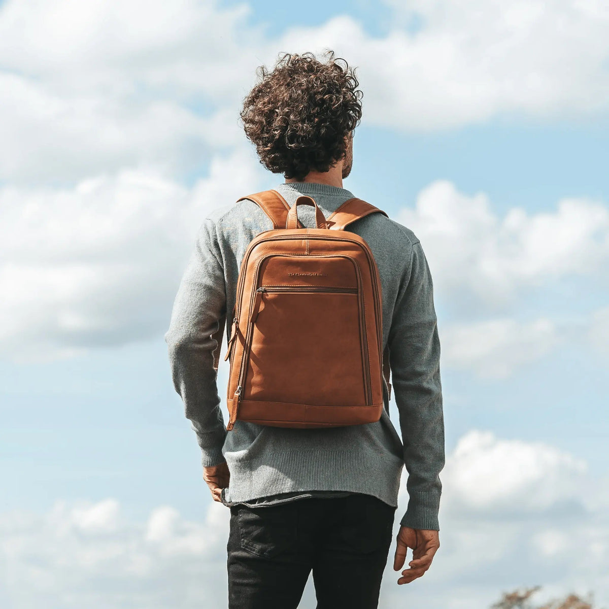 Detroit Full-Grain Leather Laptop Backpack نسائي – alternate product view 3