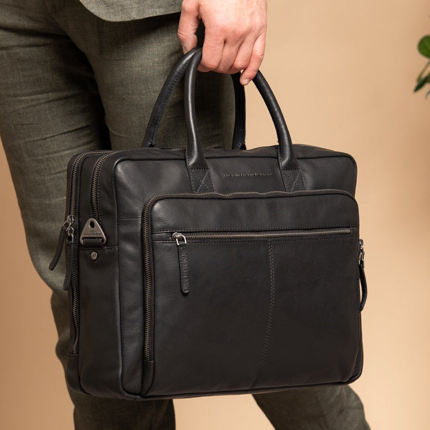 
Classic 100% Full-Grain leather Briefcase - عرض خلفي يوضح أحزمة الجلد المقواة والخياطة المتقنة