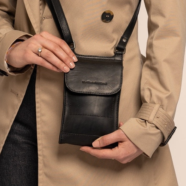 Nebra Full-Grain Leather Phone Bag نسائي