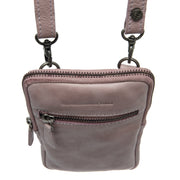 
تفاصيل مقربة of Classic Collar & Heavy-Duty Zipper Hardware on Salta جلد طبيعي فل جرين Phone Bag
