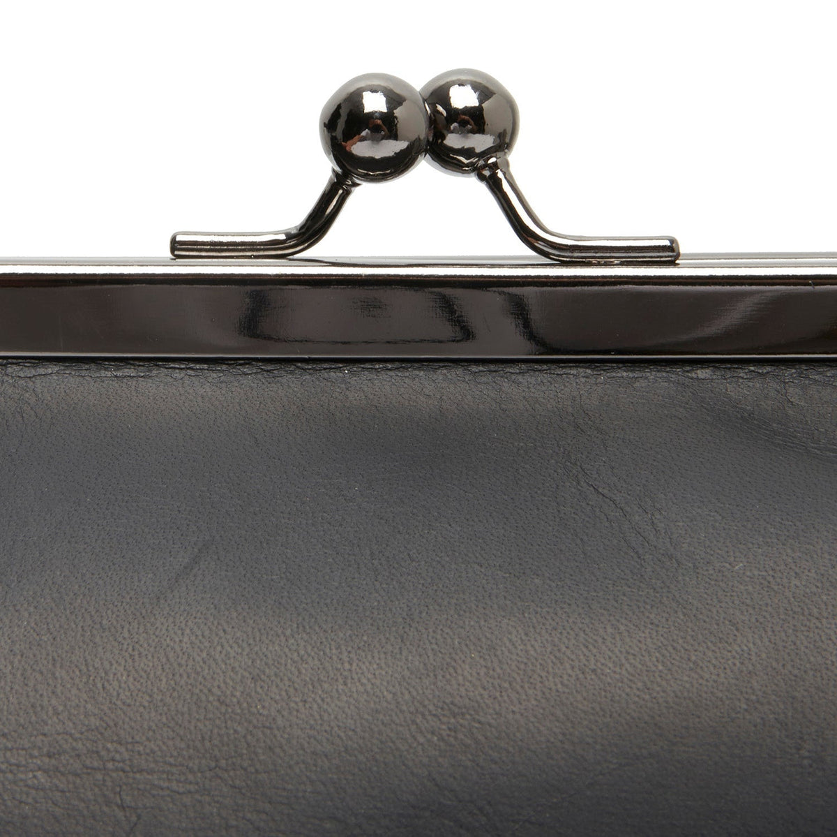 
Classic 100% Full-Grain leather Bag - عرض خلفي يوضح أحزمة الجلد المقواة والخياطة المتقنة