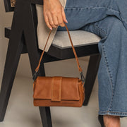 Clifden Full-Grain Leather Shoulder Bag نسائي – alternate product view 2