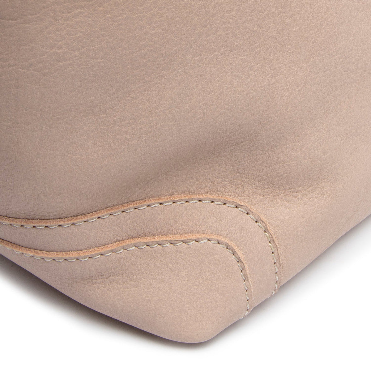 
عرض البطانة الداخلية Showing Dedicated Padded Laptop Sleeve & Multi-Compartment Organization