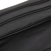 Close-Up Detail of Classic Collar &amp; Heavy-Duty Zipper Hardware on Stefan Full-Grain Leather Toiletry Bag نسائي