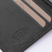 
Solid Antique Brass Hardware & Heavy-Duty Dual Zipper Detail on Hereford محفظة جلدية فاخرة