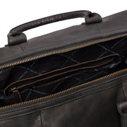 
Solid Antique Brass Hardware & Heavy-Duty Dual Zipper Detail on Portsmouth حقيبة سفر جلدية عطلة نهاية الأسبوع