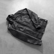 Styled Fit Perspective of Men's Legacy أسود جاكيت بايكر جلد رجالي on Model - Natural Daylight Drape