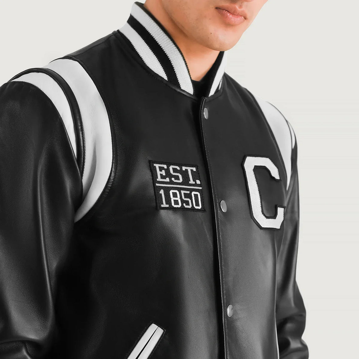
تفاصيل مقربة of Varsity & Snap Button Hardware on Liberte California أسود Leather Varsity جاكيت جلد رجالي