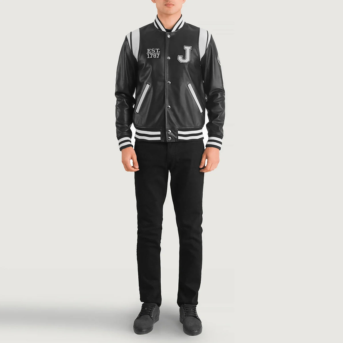 
Liberte New Jersey أسود Leather Varsity جاكيت جلد رجالي - عرض جانبي يوضح قَصّة الأكمام المريحة