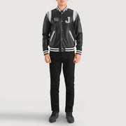 
Liberte New Jersey أسود Leather Varsity جاكيت جلد رجالي - عرض جانبي يوضح قَصّة الأكمام المريحة