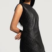 
تفاصيل مقربة of Classic Collar & Zipper on back Hardware on Luxe أسود Leather Dress نسائي