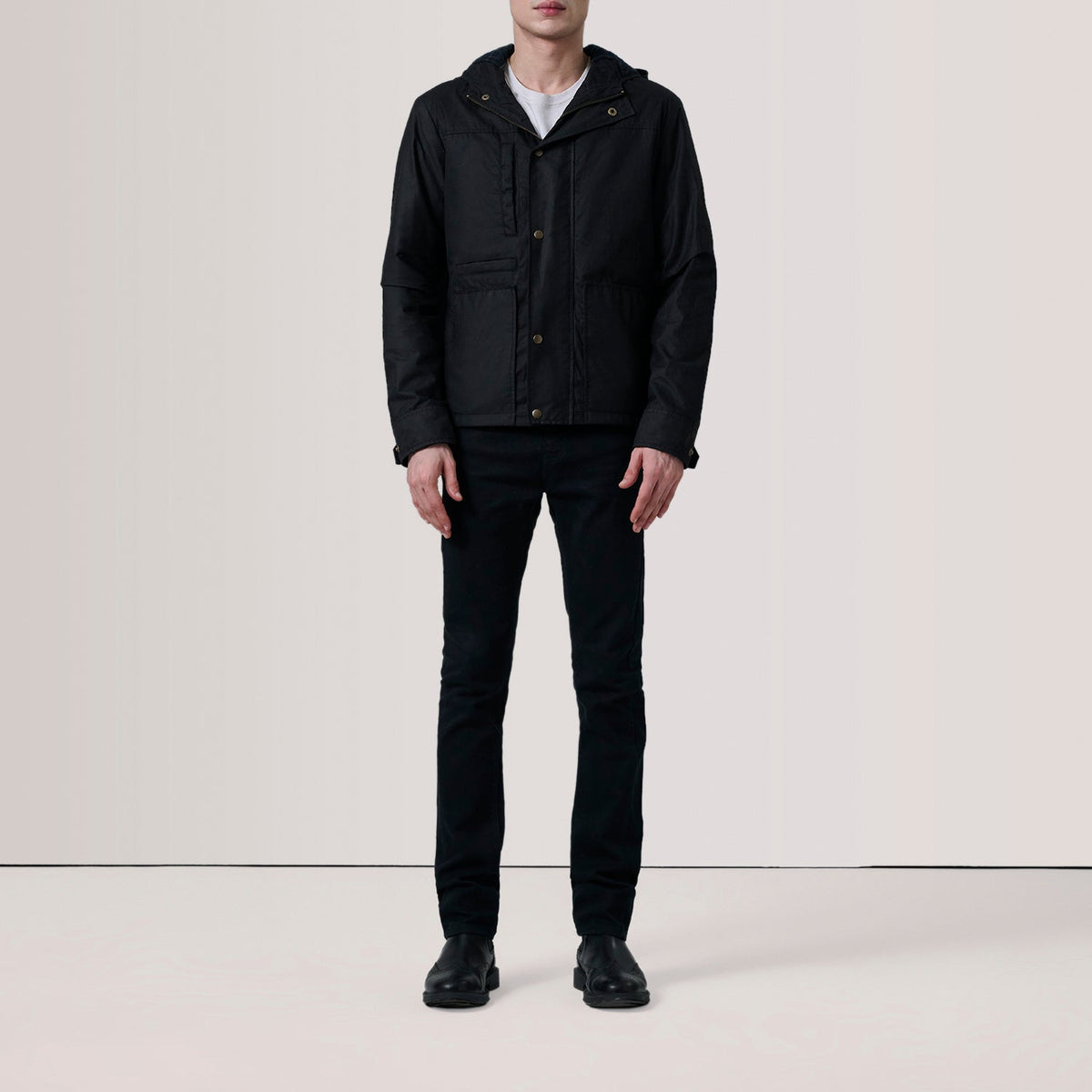 
Black Waxed Cotton Canvas Hooded Jacket - عرض خلفي يوضح تفصيل الأكتاف المتقن والحاشية النظيفة