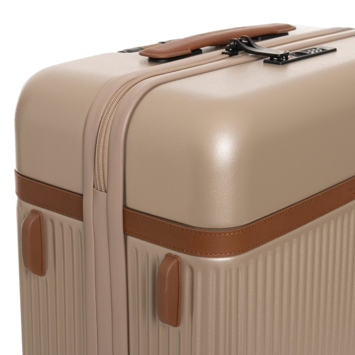 Tailored Rib Cuffs &amp; Hem Craftsmanship Construction Detail on Medium Suitcase Zuna نسائي