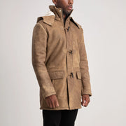 
مظهر الارتداء على موديل لـ  Nolan Black Snuffed Leather Duffle Coat على عارض أزياء - انسيابية طبيعية في ضوء النهار