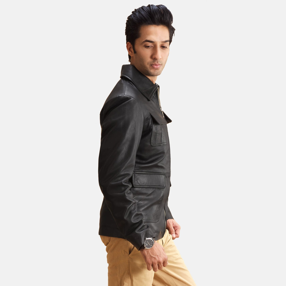 
Black Sheepskin leather Jacket - عرض خلفي يوضح تفصيل الأكتاف المتقن والحاشية النظيفة